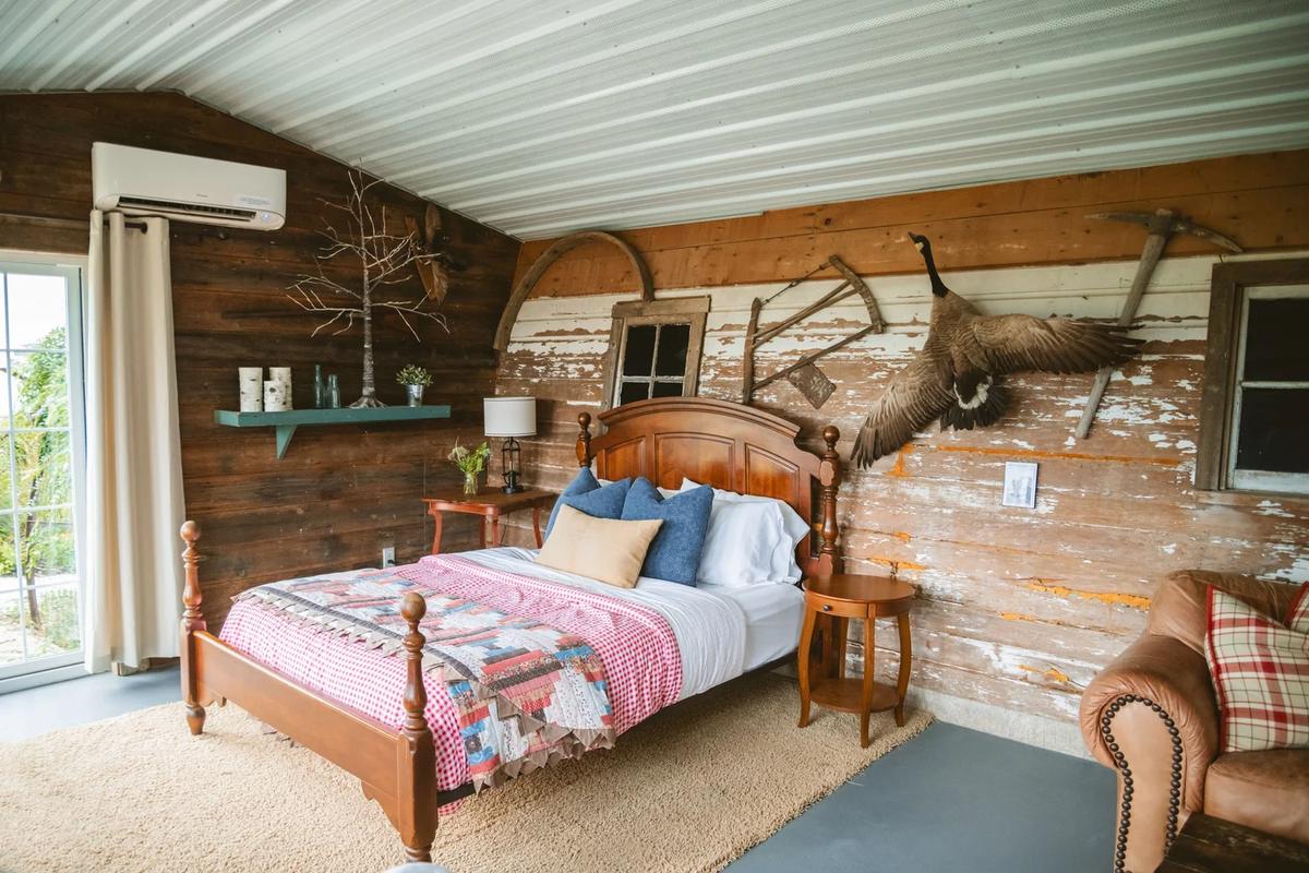 Molitor Milk House Stay – Feathered Acres Farm, Belgrade MN