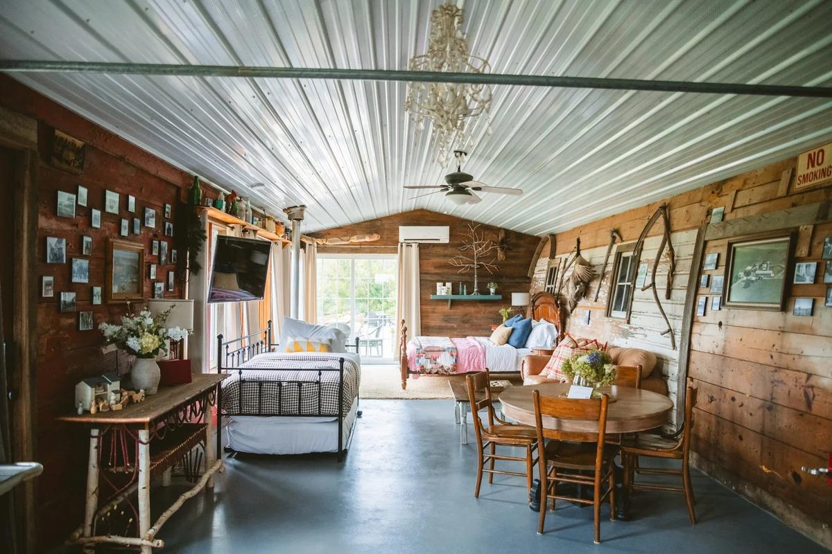 Molitor Milk House Stay – Feathered Acres Farm, Belgrade MN