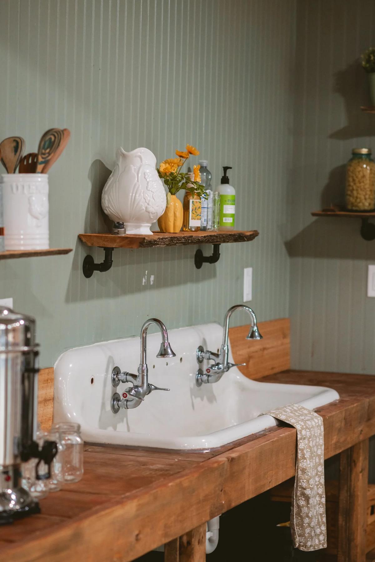 Farm Stay Event Center – Feathered Acres Farm, Belgrade MN
