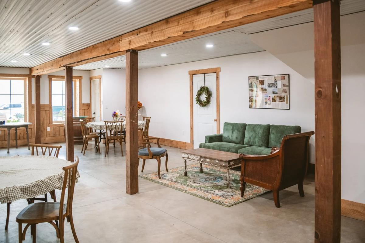 Farm Stay Event Center – Feathered Acres Farm, Belgrade MN