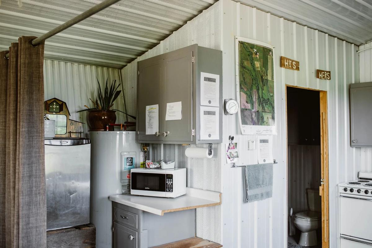 Molitor Milk House Stay – Feathered Acres Farm, Belgrade MN