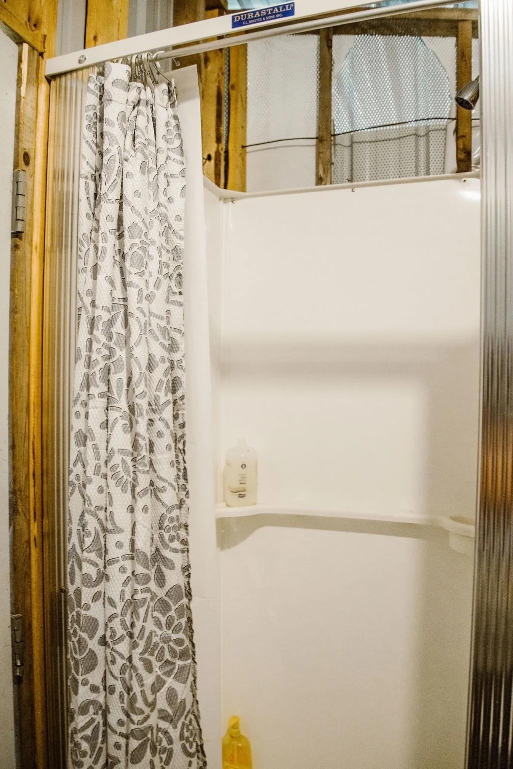 Molitor Milk House Stay – Feathered Acres Farm, Belgrade MN