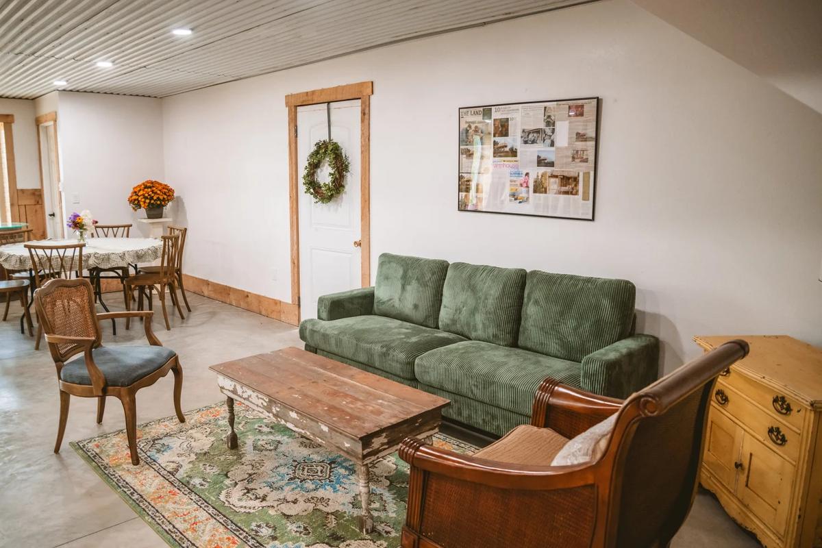 Farm Stay Event Center – Feathered Acres Farm, Belgrade MN