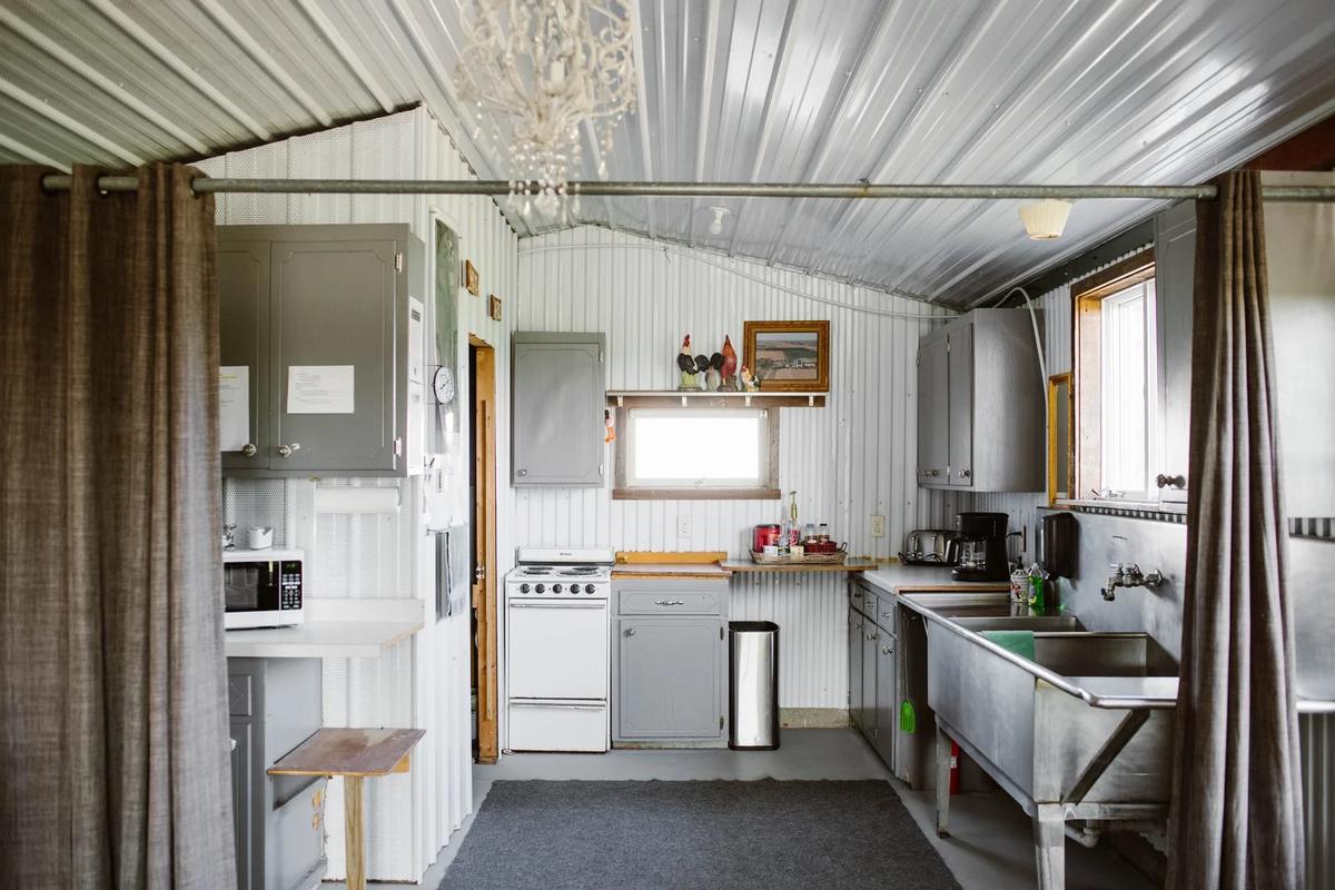Molitor Milk House Stay – Feathered Acres Farm, Belgrade MN