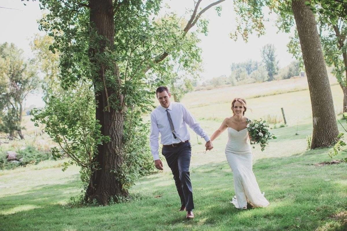 Weddings – Feathered Acres Farm, Belgrade MN
