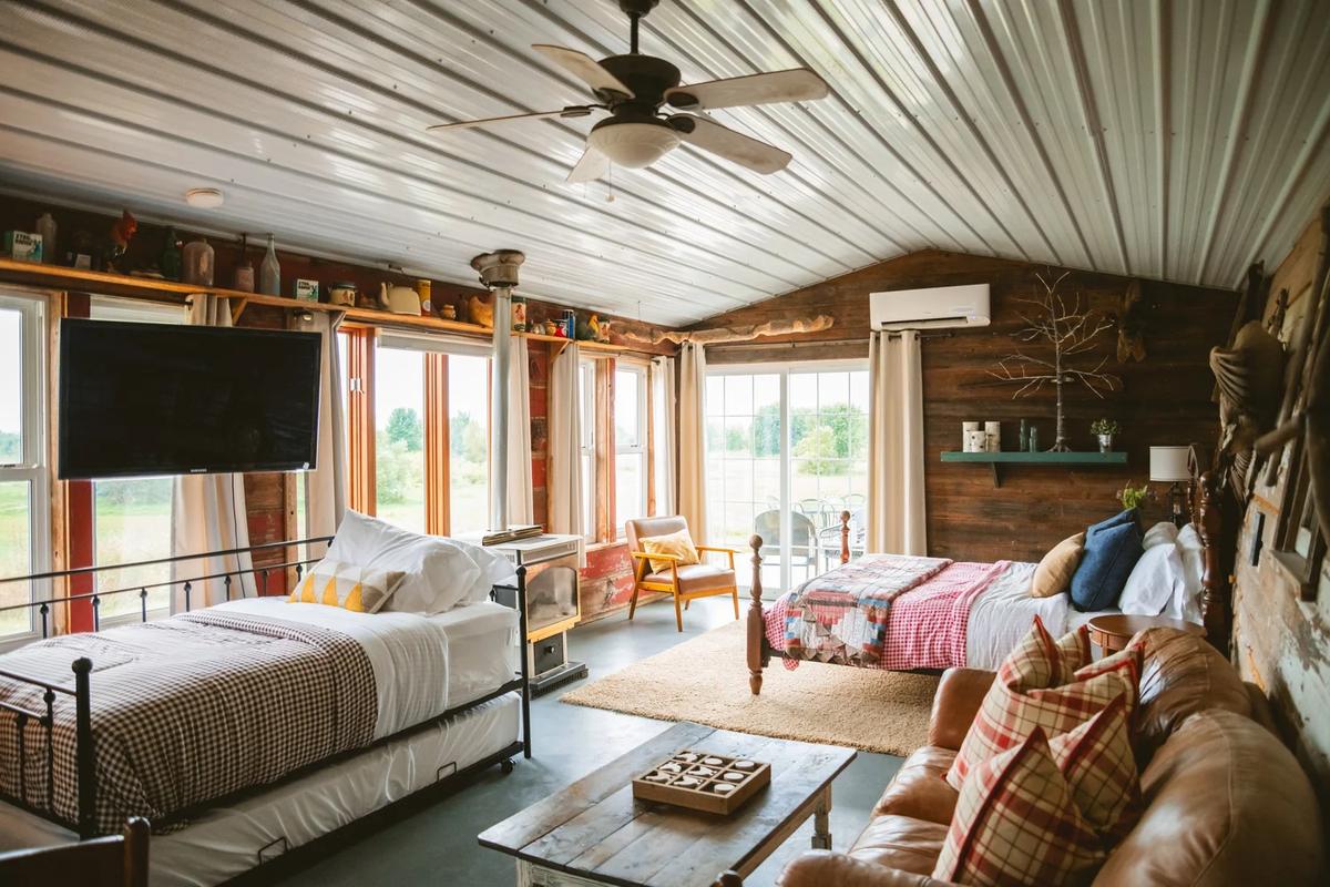 Molitor Milk House Stay – Feathered Acres Farm, Belgrade MN