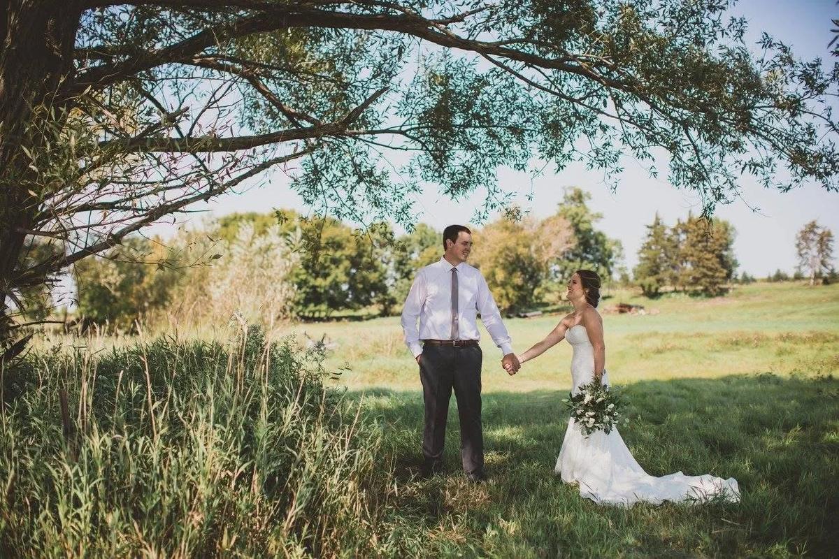 Weddings – Feathered Acres Farm, Belgrade MN