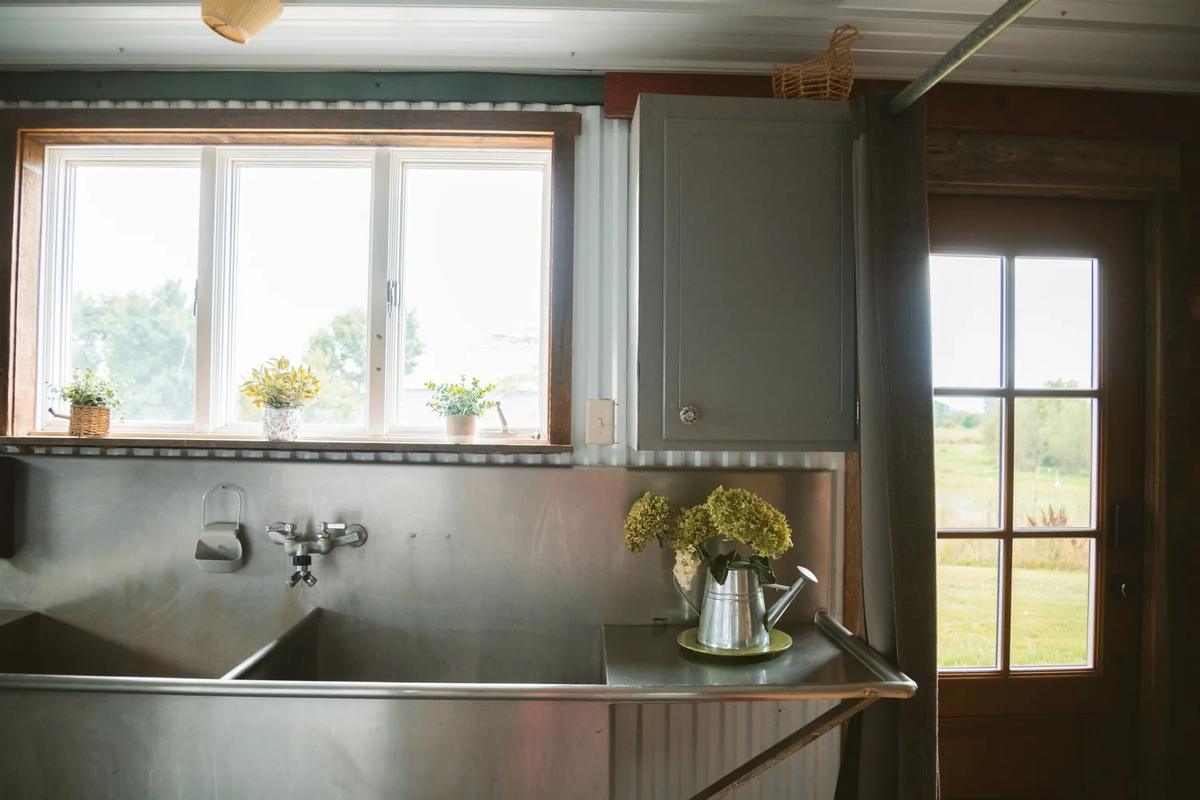 Molitor Milk House Stay – Feathered Acres Farm, Belgrade MN
