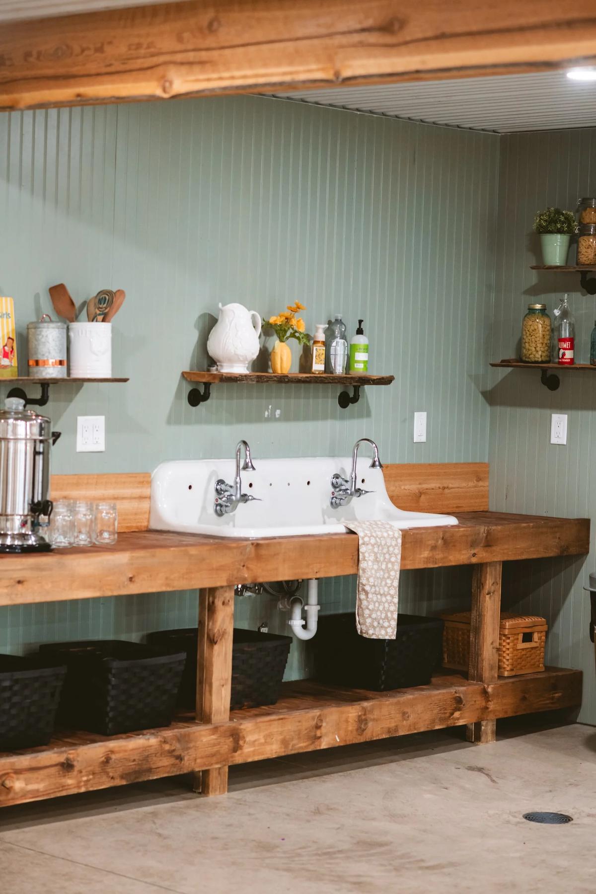 Farm Stay Event Center – Feathered Acres Farm, Belgrade MN