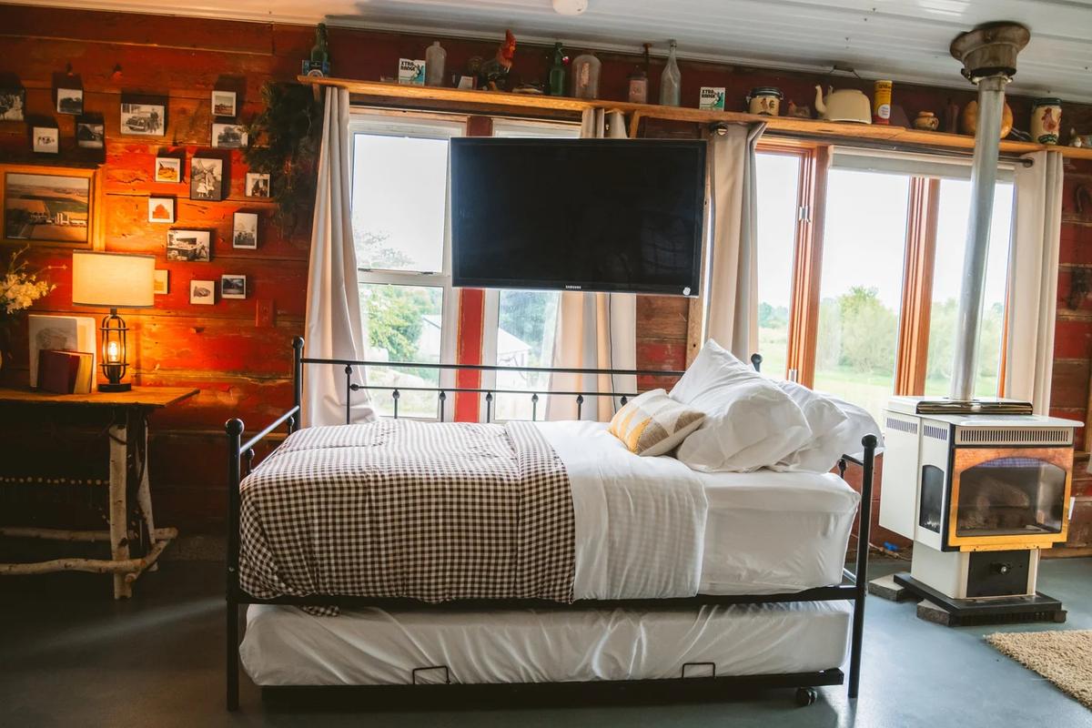Molitor Milk House Stay – Feathered Acres Farm, Belgrade MN