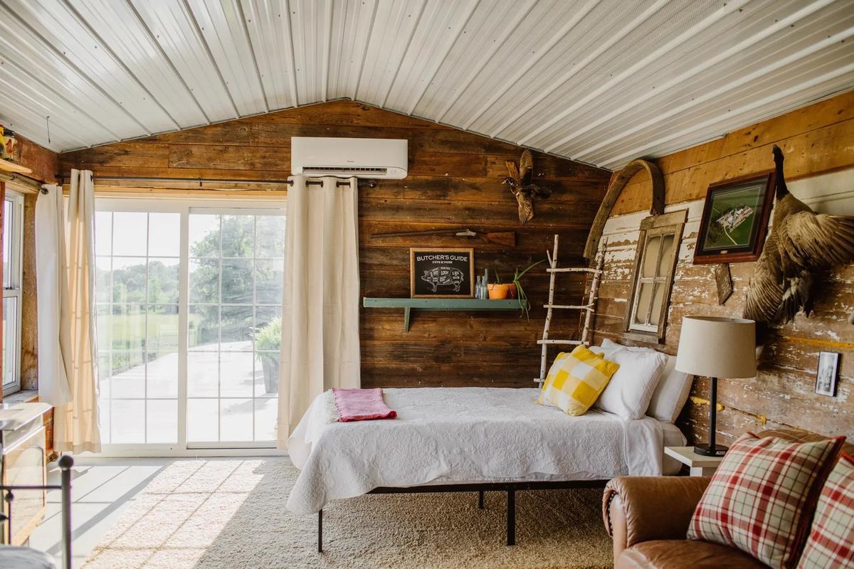 Molitor Milk House Stay – Feathered Acres Farm, Belgrade MN