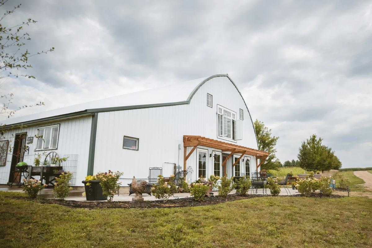 Molitor Milk House Stay – Feathered Acres Farm, Belgrade MN