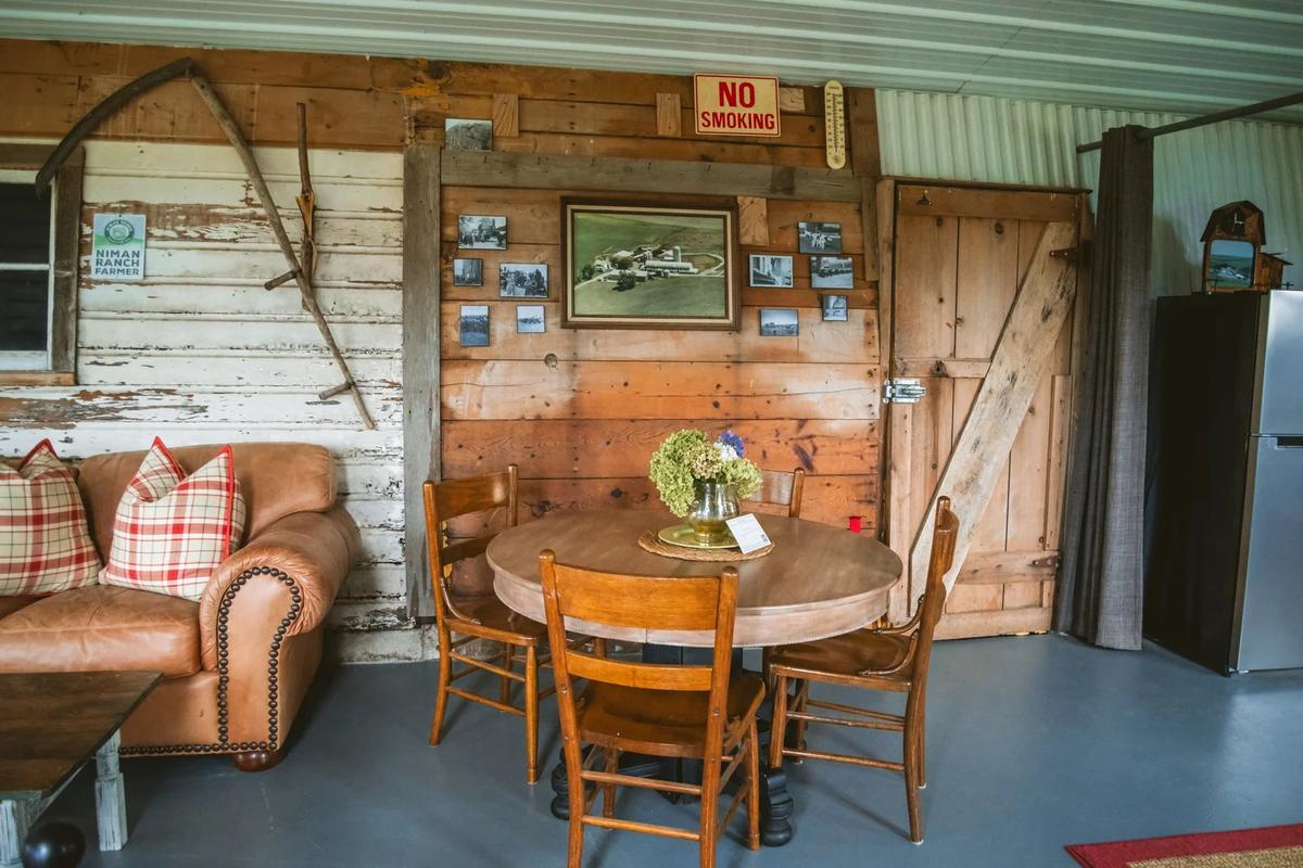 Molitor Milk House Stay – Feathered Acres Farm, Belgrade MN