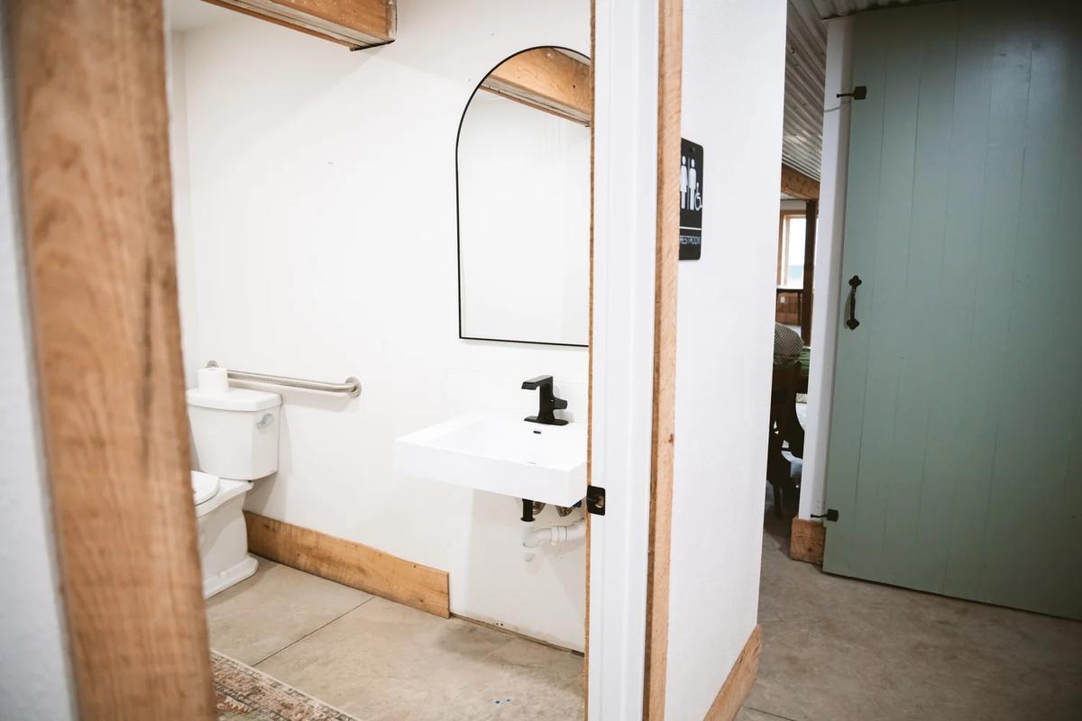 Farm Stay Event Center – Feathered Acres Farm, Belgrade MN