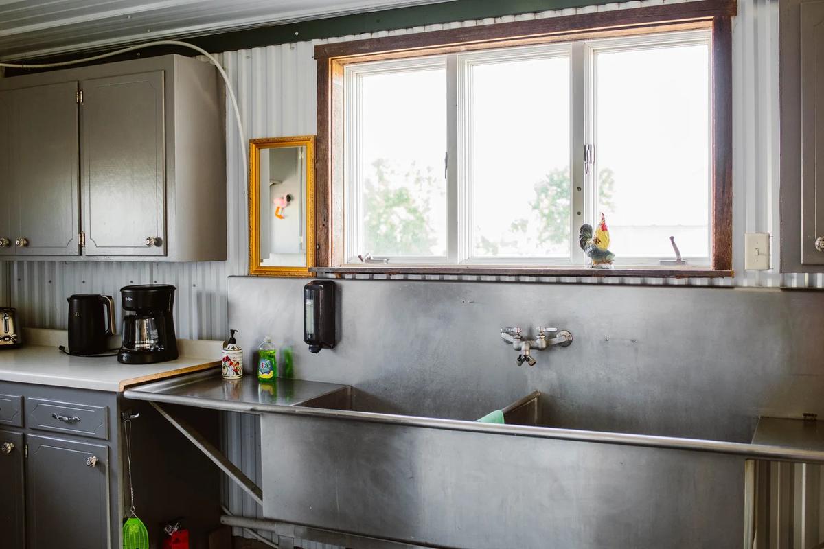 Molitor Milk House Stay – Feathered Acres Farm, Belgrade MN