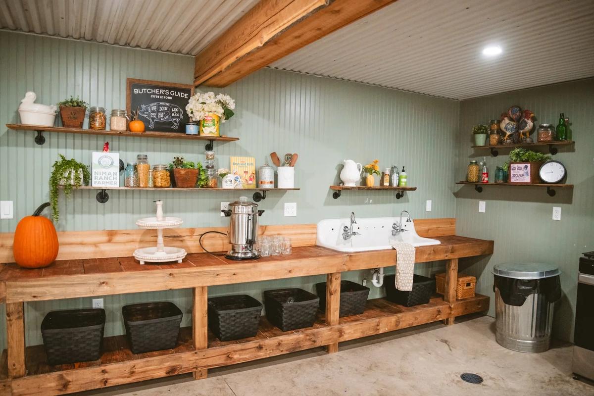 Farm Stay Event Center – Feathered Acres Farm, Belgrade MN