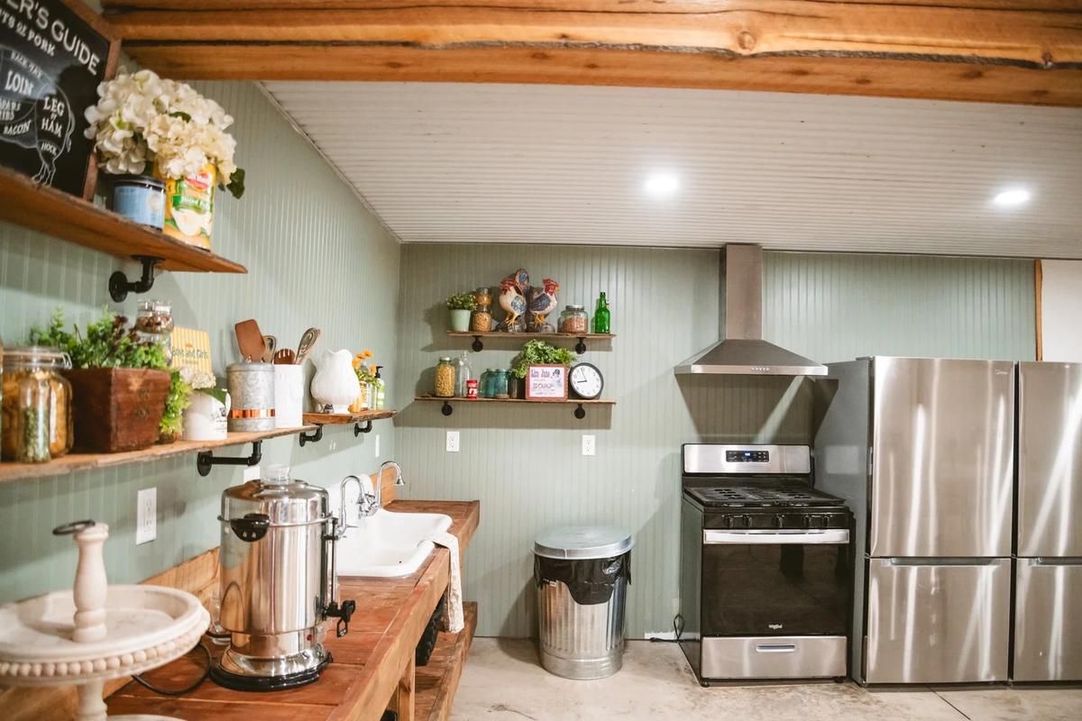 Farm Stay Event Center – Feathered Acres Farm, Belgrade MN