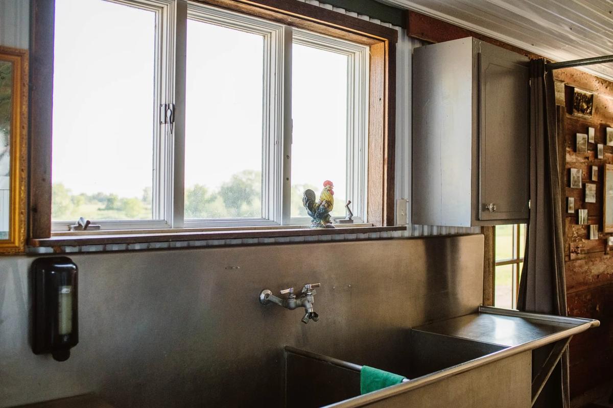 Molitor Milk House Stay – Feathered Acres Farm, Belgrade MN