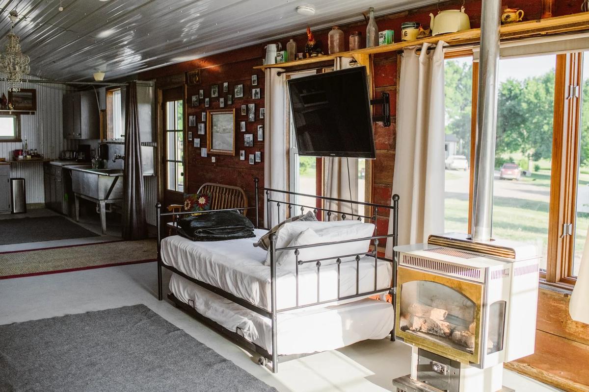 Molitor Milk House Stay – Feathered Acres Farm, Belgrade MN